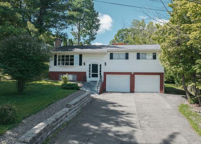 Property at 1004 Baylor Dr, Vestal, NY 13850, 3 beds, 2 baths