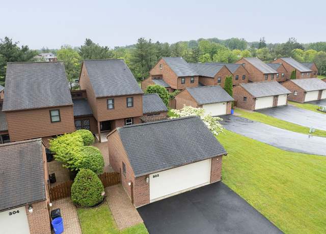 Property at 302 Patio Dr, Endwell, NY 13760, 3 beds, 2 baths