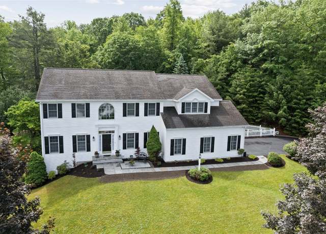 Property at 2 Pine Rd, Vestal, NY 13850, 4 beds, 5 baths