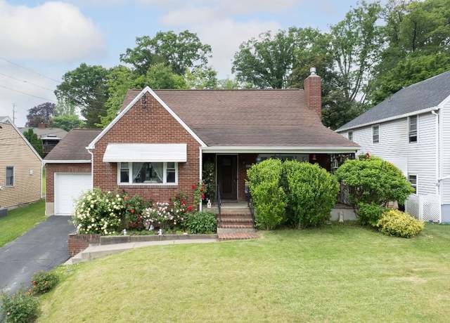 Property at 2807 Crescent Dr, Endicott, NY 13760, 4 beds, 1 bath