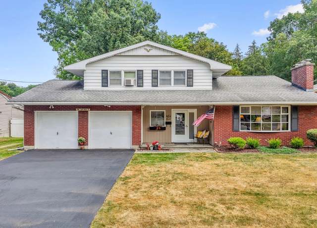 Property at 59 Vine St, Binghamton, NY 13903, 3 beds, 1.5 baths
