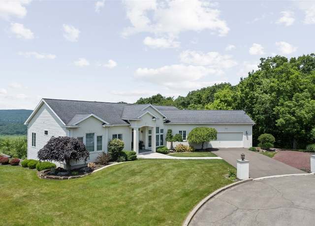 Property at 13 Rosendale Dr, Endicott, NY 13760, 4 beds, 3 baths