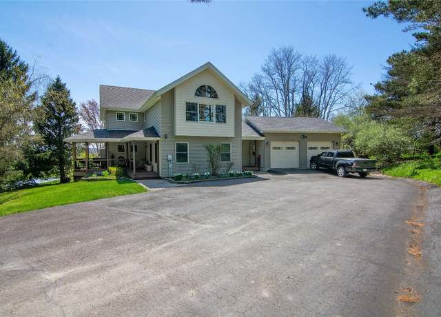 Property at 205 Old State Rd, Binghamton, NY 13904, 3 beds, 3 baths