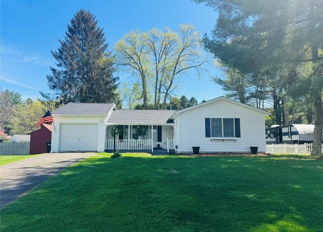 Property at 324 Kane Dr, Vestal, NY 13850, 3 beds, 2 baths
