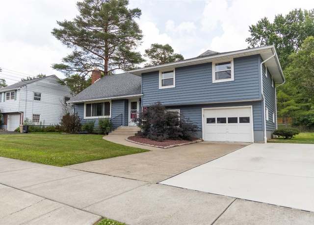 Property at 524 Winston Dr, Endwell, NY 13760, 4 beds, 1.5 baths