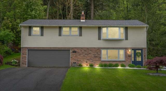 Photo of 3828 Pembrooke Ln, Vestal, NY 13850