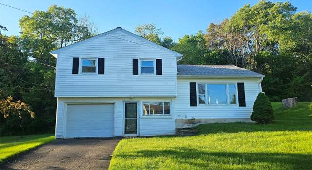 Photo of 220 Ridgefield Rd, Endicott, NY 13760