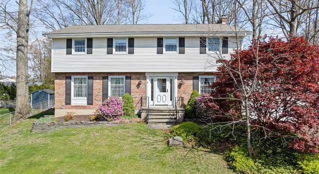Photo of 2621 Stamford Dr, Vestal, NY 13850