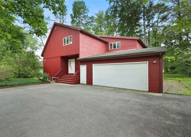 Property at 318 Blackstone Ave, Ithaca Town, NY 14850, 5 beds, 3.5 baths