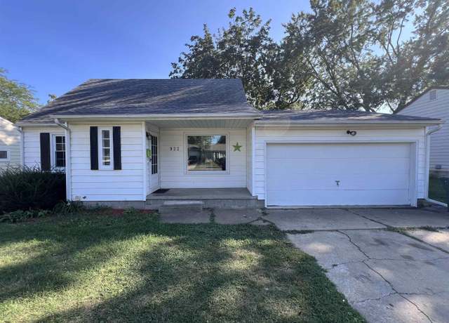 Property at 922 Easton Ave, Waterloo, IA 50702, 3 beds, 2 baths