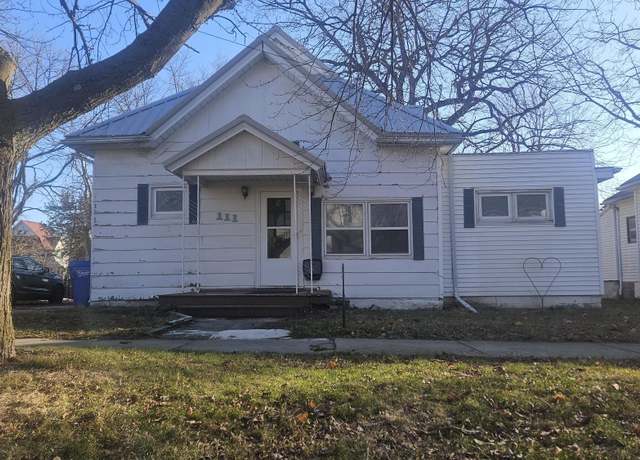 Property at 111 3rd Ave Ave NW, Oelwein, IA 50662, 4 beds, 1 bath