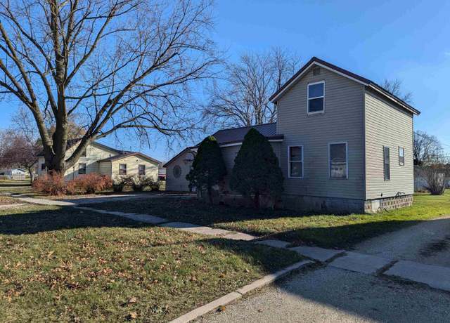 Property at 111 SW 4th Ave, Cresco, IA 52136, 3 beds, 1 bath