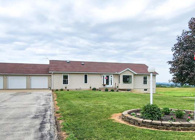 Property at 2661 315th St, Hopkinton, IA 52237, 2 beds, 3 baths
