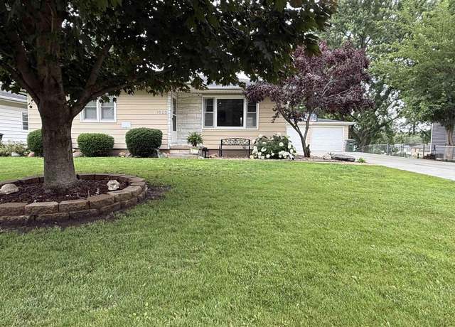 Property at 1628 Hammond Ave, Waterloo, IA 50702, 4 beds, 1.5 baths