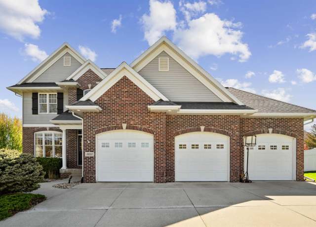 Property at 1011 South Ridge Dr, Cedar Falls, IA 50613, 5 beds, 3.5 baths
