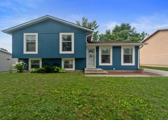 Property at 3823 Monterey Dr, Waterloo, IA 50701, 3 beds, 1.5 baths