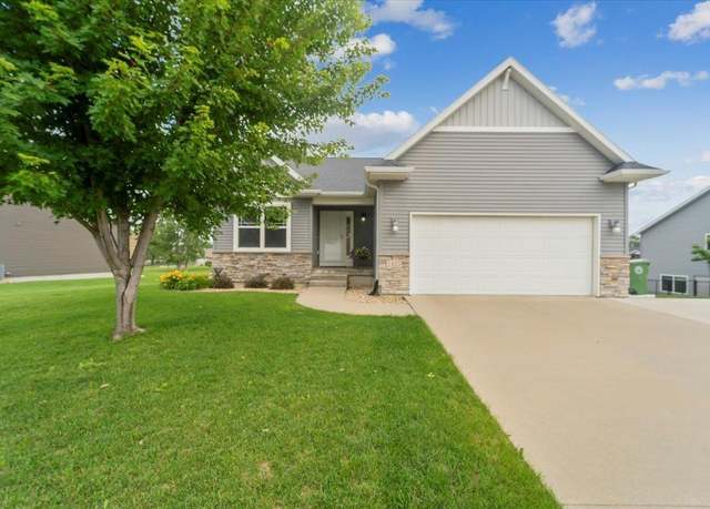 Property at 1425 Hummingbird Cir, Waterloo, IA 50702, 3 beds, 3 baths