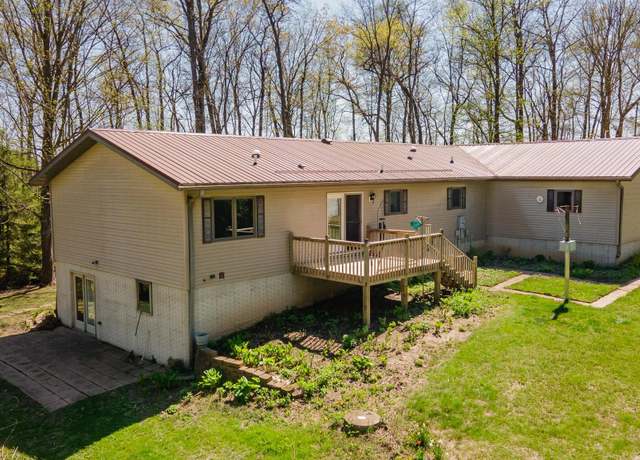 Property at 1028 Iron Mine Dr, Waukon, IA 52172, 4 beds, 3 baths