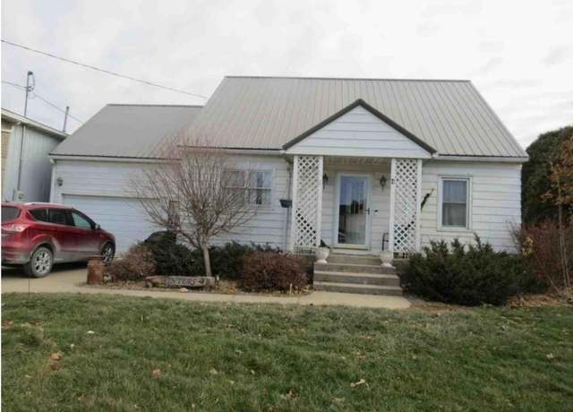 Property at 4 SW 9th St, Waukon, IA 52172, 3 beds, 2 baths
