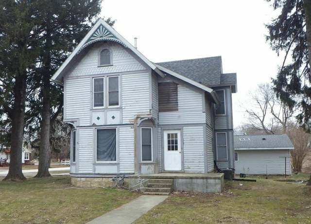 Property at 401 Mechanic St, Fayette, IA 52142, 4 beds, 2 baths