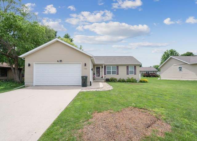 Property at 1402 Springbrook Dr, Cedar Falls, IA 50613, 4 beds, 3 baths