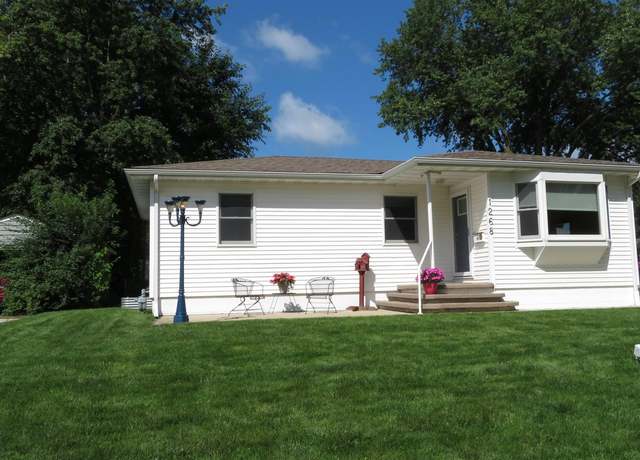 Property at 1268 St Andrews Ave, Waterloo, IA 50701, 3 beds, 2 baths