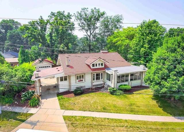 Property at 2103 Rainbow Dr, Cedar Falls, IA 50613, 3 beds, 2 baths