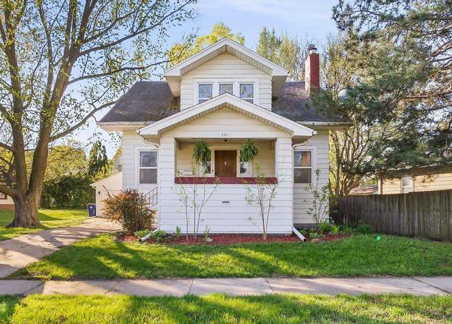 Property at 1915 W 4th St, Waterloo, IA 50701, 3 beds, 1.5 baths