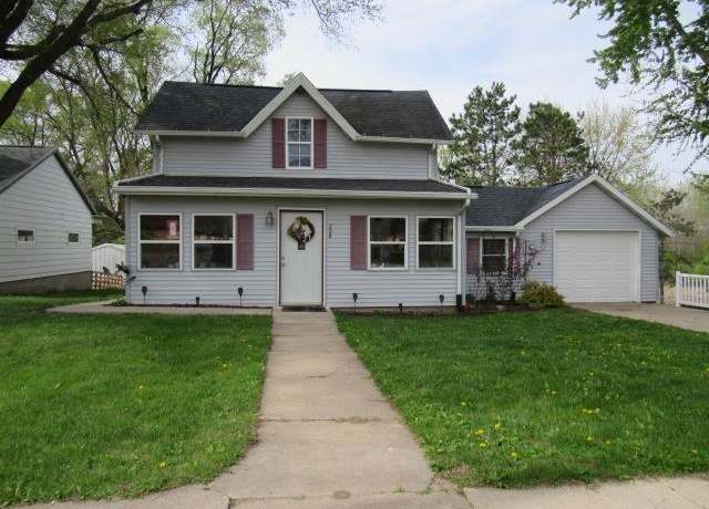 Property at 208 Cascade St St SE, Hopkinton, IA 52237, 3 beds, 1 bath