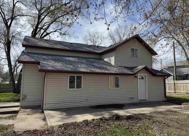Property at 800 1st St NE, Independence, IA 50644, 5 beds, 2 baths