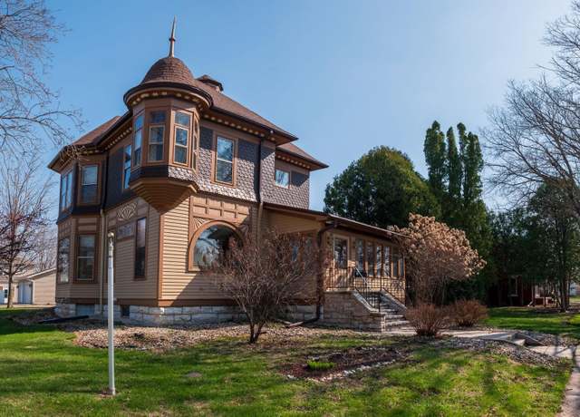 Property at 903 Oak St, Osage, IA 50461, 4 beds, 2.5 baths