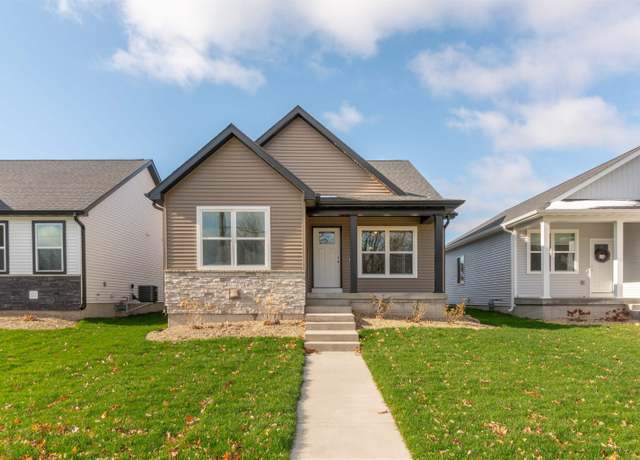 Property at 117 Axlewood Dr, Waterloo, IA 50701, 3 beds, 2 baths