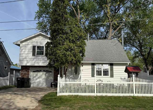 Property at 2225 Sumac Ave Ave, Cedar Falls, IA 50613, 2 beds, 2 baths