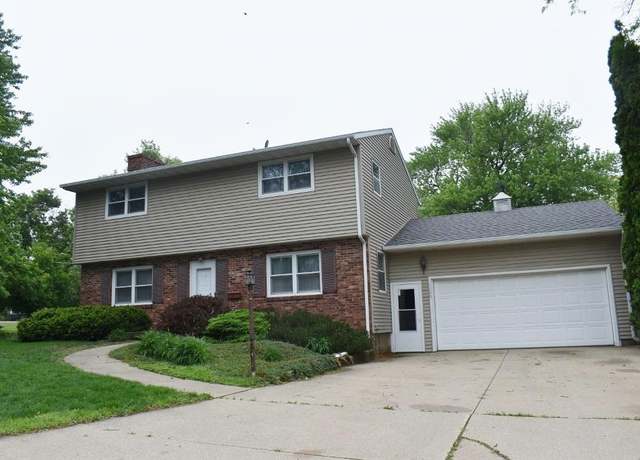Property at 1115 2nd ST St SE, Oelwein, IA 50662, 3 beds, 1.5 baths