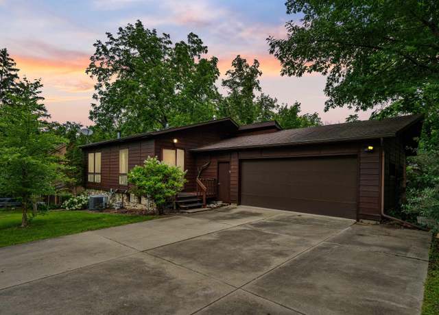 Property at 214 Four Seasons Dr, Waterloo, IA 50701, 4 beds, 2 baths