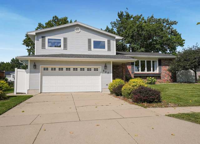 Property at 822 Lynda Rd, Waterloo, IA 50701, 3 beds, 2.5 baths