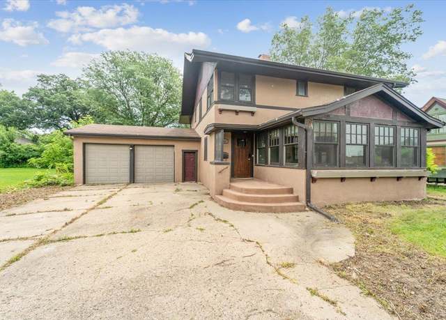 Property at 1009 11th St, Eldora, IA 50627, 3 beds, 1.5 baths
