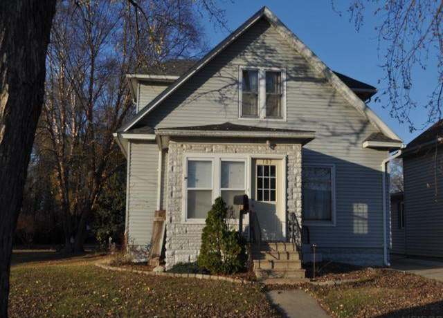 Property at 107 SW 6th St, Oelwein, IA 50662, 3 beds, 2 baths