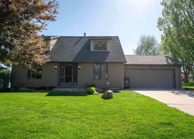 Property at 3922 Carlton Dr, Cedar Falls, IA 50613, 3 beds, 3.5 baths