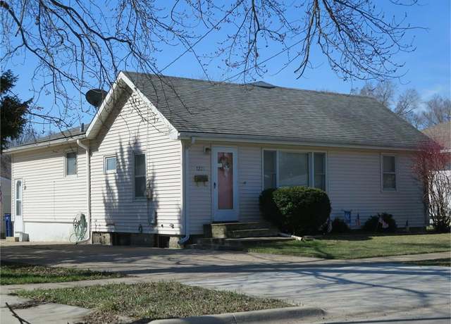 Property at 1221 Downing Ave, Waterloo, IA 50701, 3 beds, 2 baths
