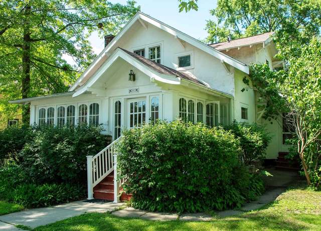 Property at 212 NW 2nd Ave Ave, Waverly, IA 50677, 4 beds, 1.5 baths
