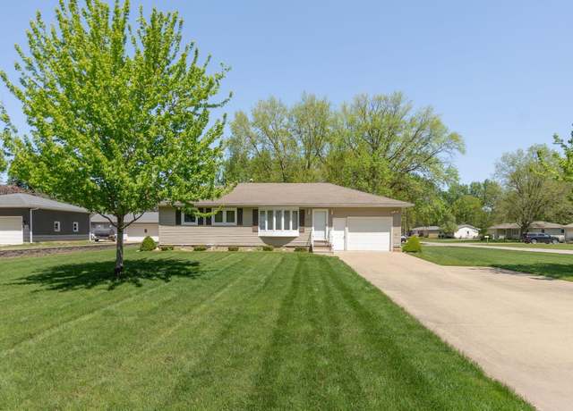 Property at 1207 Minnehaha Lane Ln, Cedar Falls, IA 50613, 3 beds, 1 bath