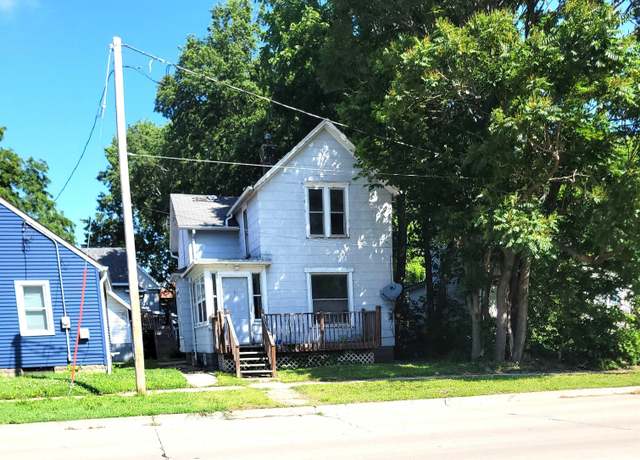 Property at 626 W 6th St, Waterloo, IA 50702, 3 beds, 1 bath