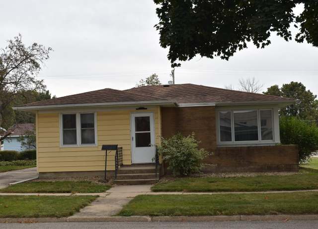 Property at 426 State St, Osage, IA 50461, 2 beds, 2 baths