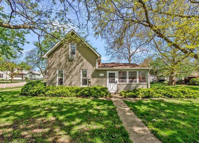 Property at 204 E 12th St, Cedar Falls, IA 50613, 3 beds, 1 bath