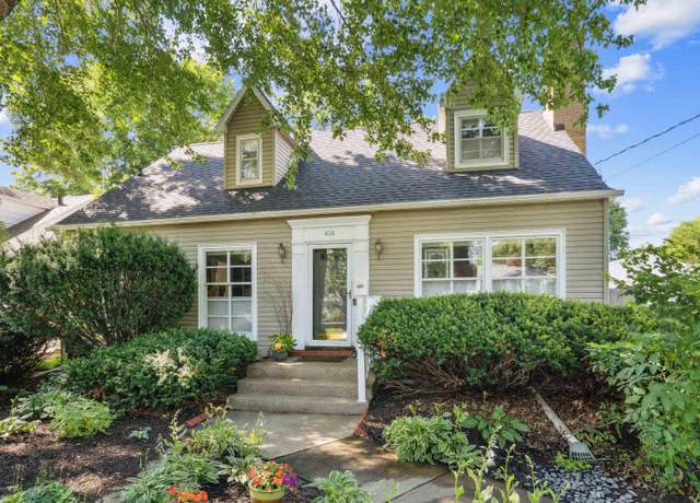 Property at 414 Cornwall Ave, Waterloo, IA 50702, 3 beds, 2 baths