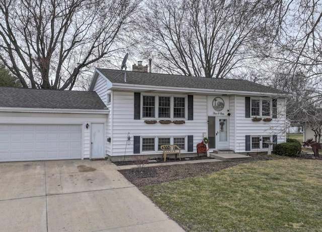 Property at 509 Lincoln St, Parkersburg, IA 50665, 4 beds, 3 baths