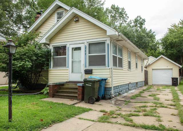 Property at 209 Randall St, Waterloo, IA 50702, 3 beds, 1 bath