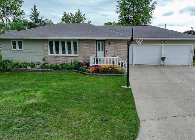 Property at 707 9th Ave Ave, Ackley, IA 50601, 2 beds, 2.5 baths