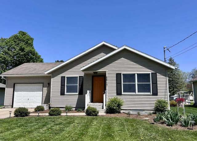 Property at 2517 River Rd, Decorah, IA 52101, 4 beds, 2 baths